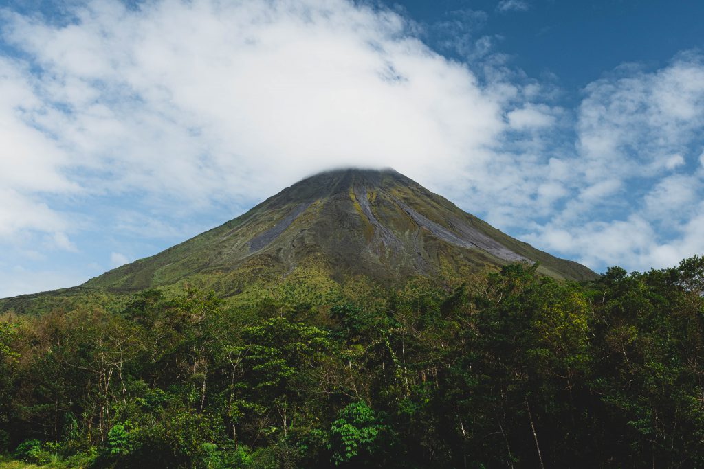 How to get from San José to La Fortuna - Tourist Journey