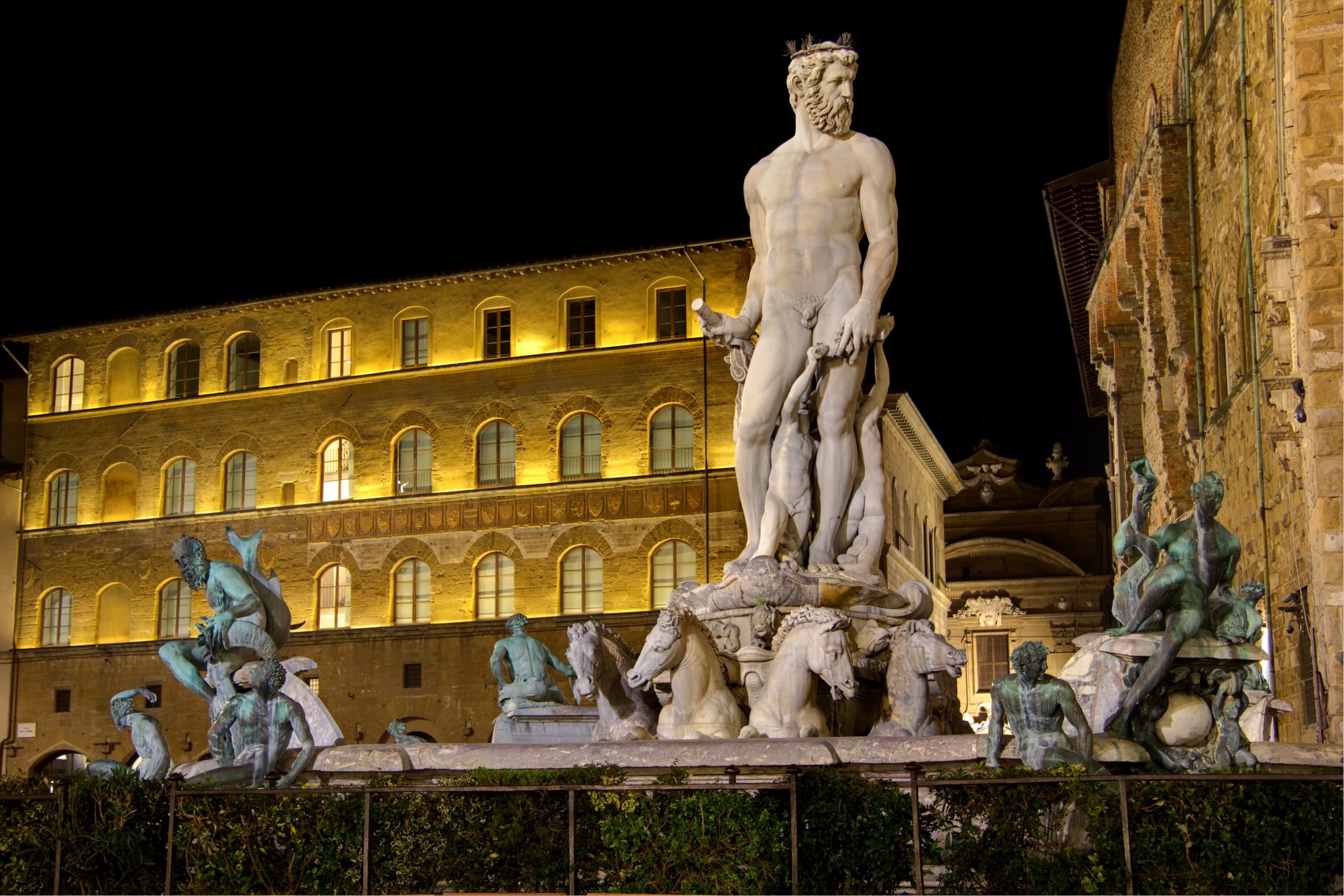 Cross The Fountain Of Neptun On The Florence Night Walking Tour