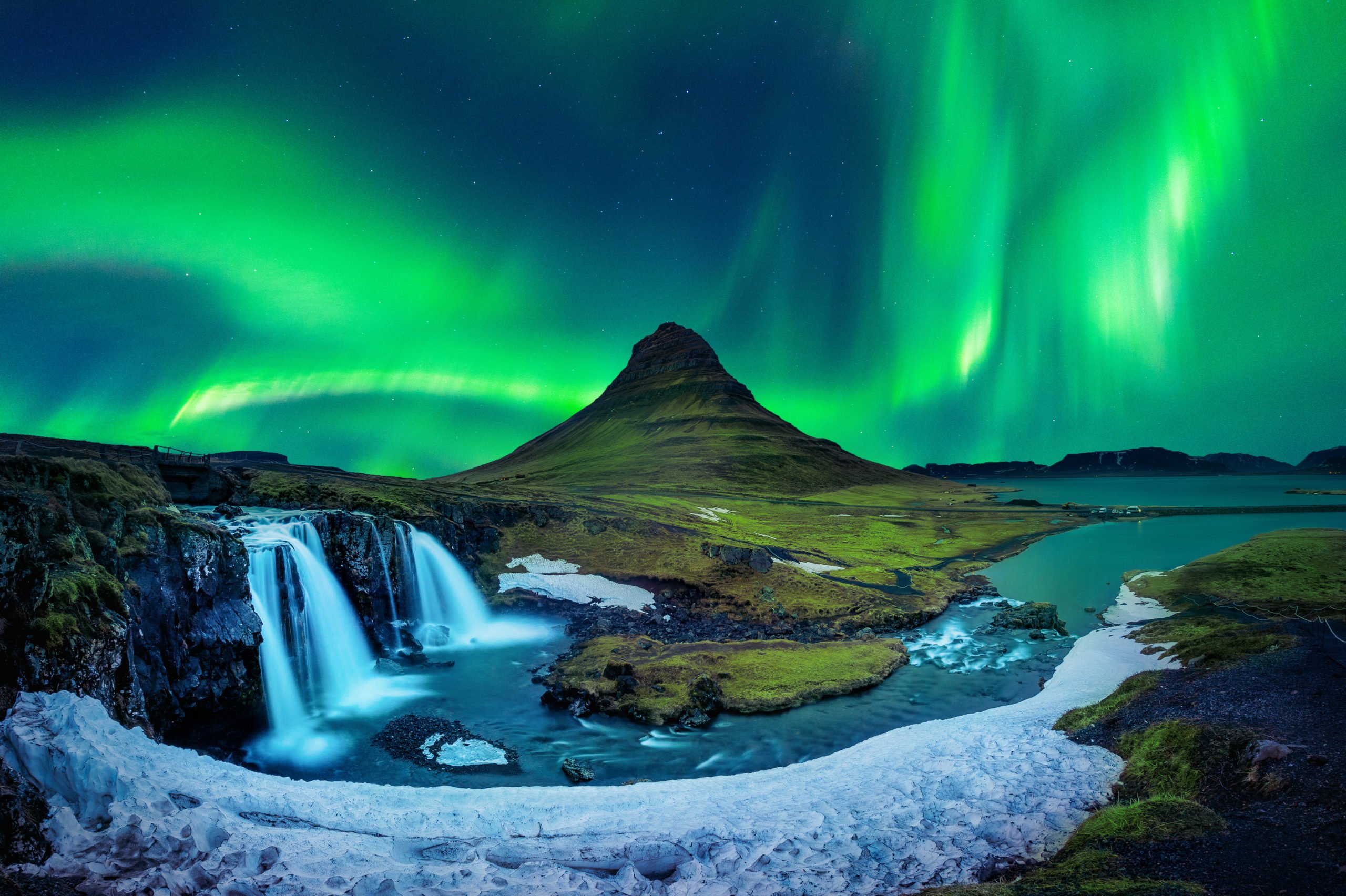 vegetation locker stå på række How to see the Northern Lights in Iceland - Tourist Journey
