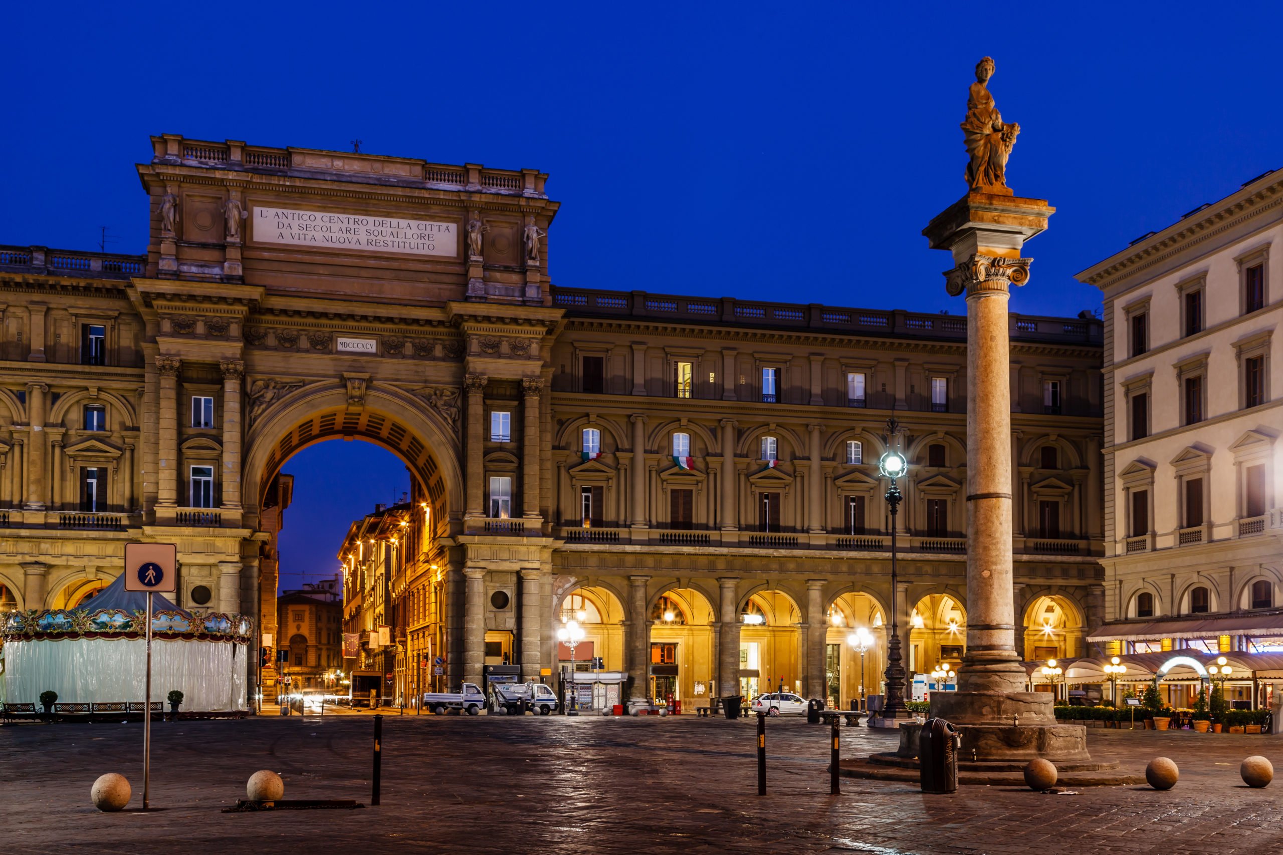 Start The Florence Night Walk At The Piazza Della Republica