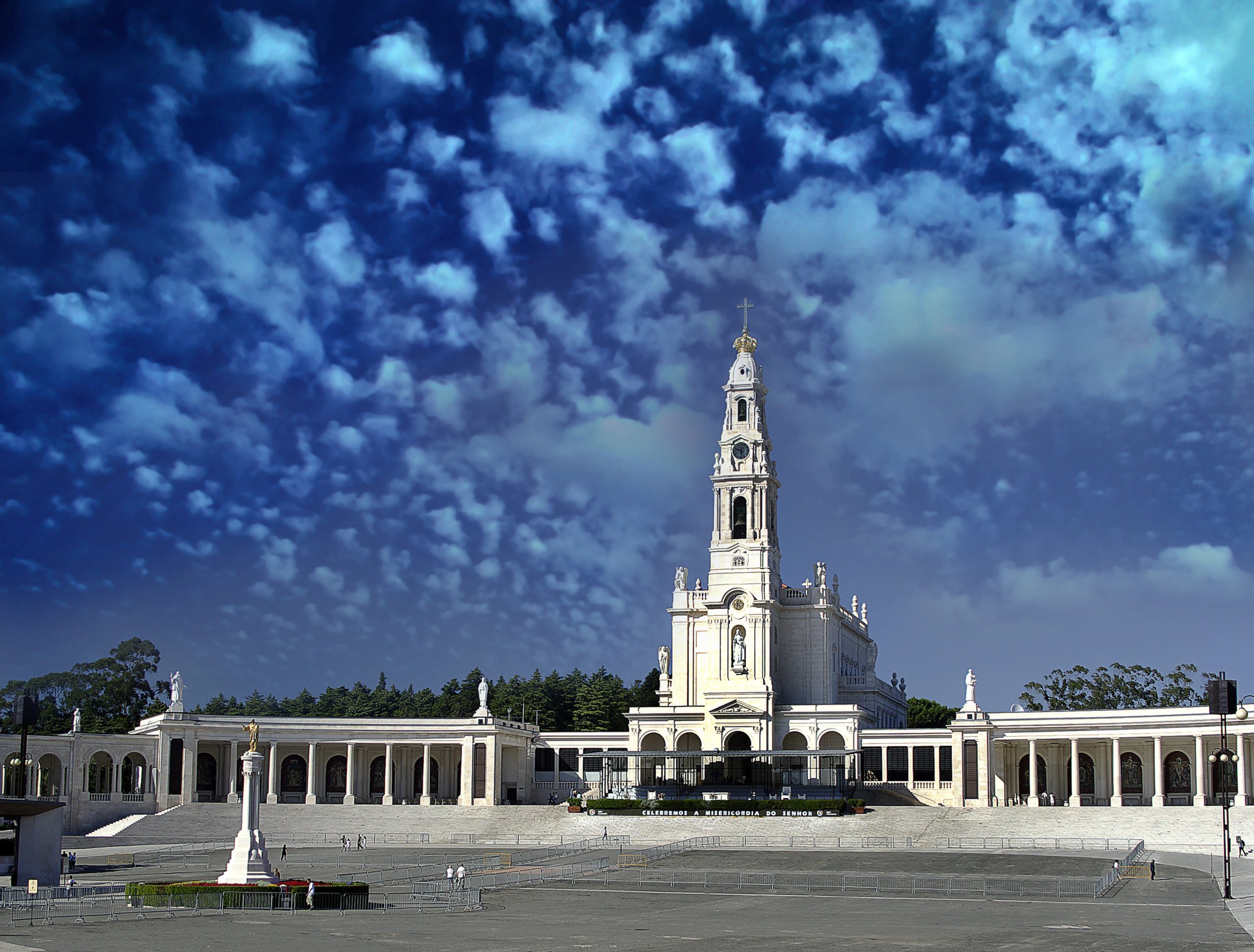 Admire The Sanctuary Of Fatima On The Fatima Tour From Lisbon