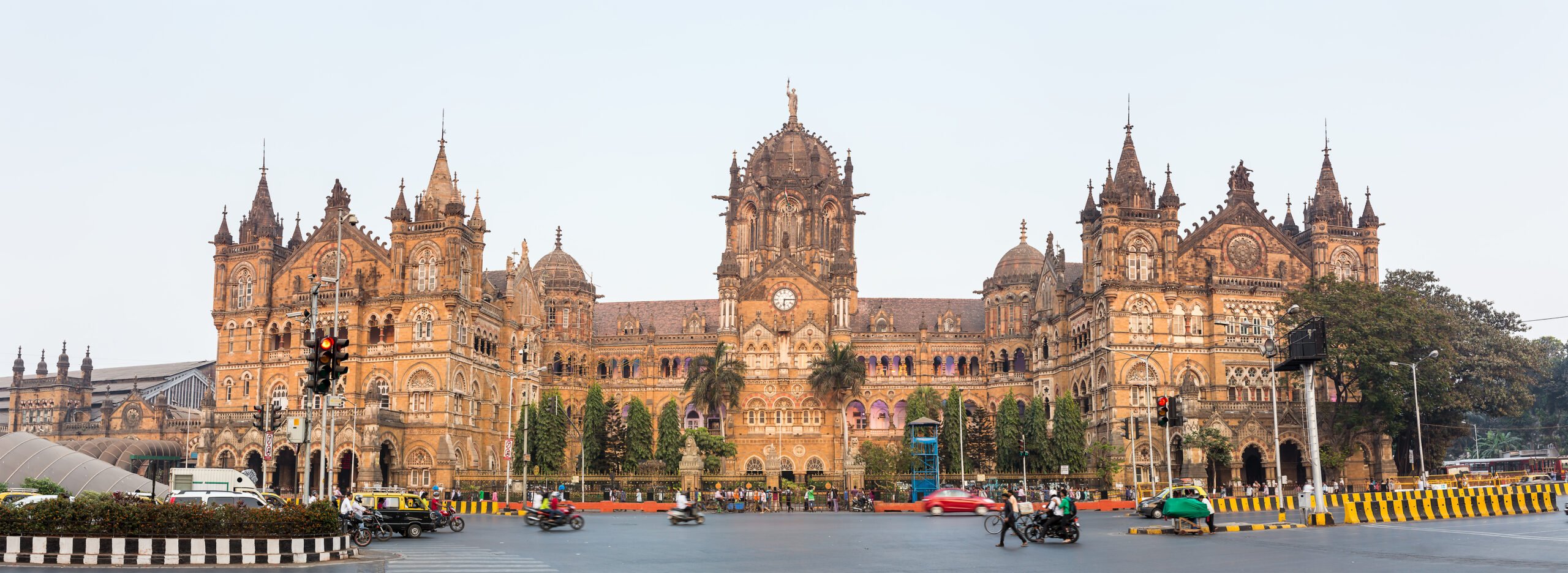 Walk Past Mumbai's Magnificent Buildings Built In Gothic & Art Deco Style In Our Mumbai's Gothic And Art Deco Tour