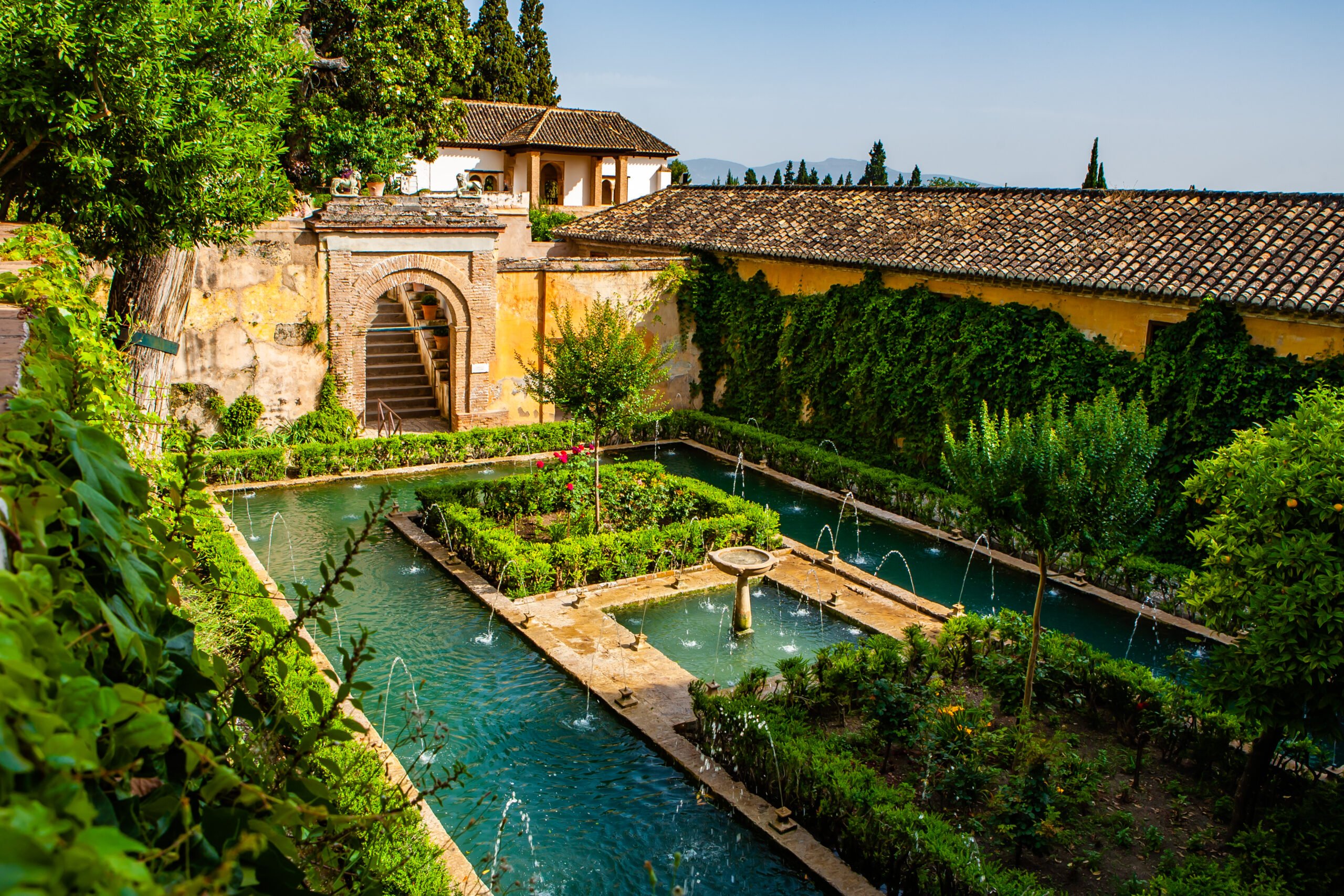Discover The Beautiful Gardens Of The Palace On The Alhambra, Albaicin & Granada Old Town Tour From Granada