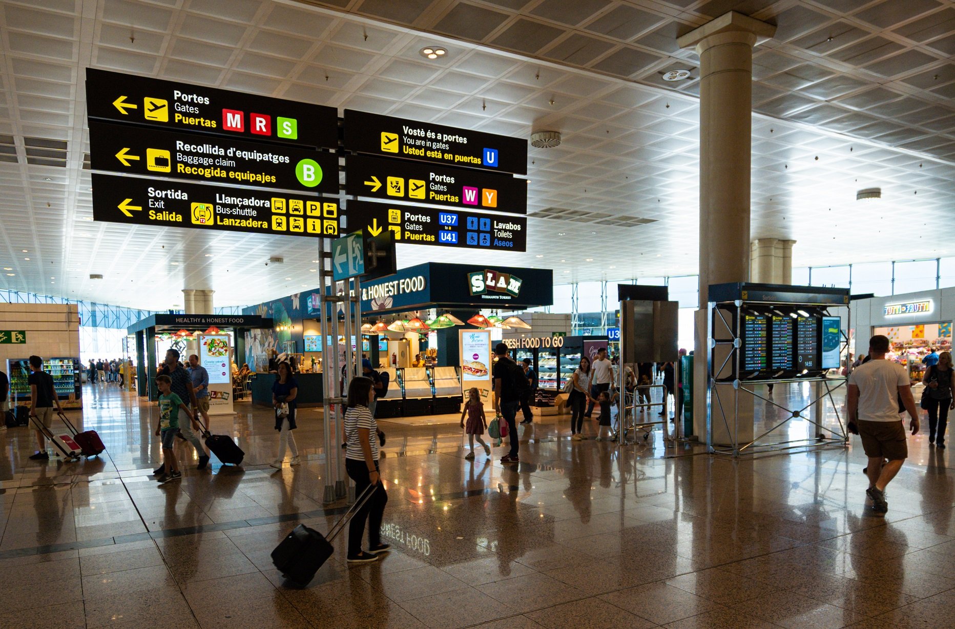 tourist information barcelona airport